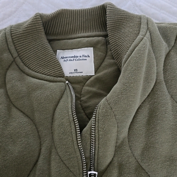 Abercrombie crop bomber jacket - Picture 1 of 3